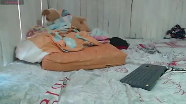 thebesthot live cam on StripChat
