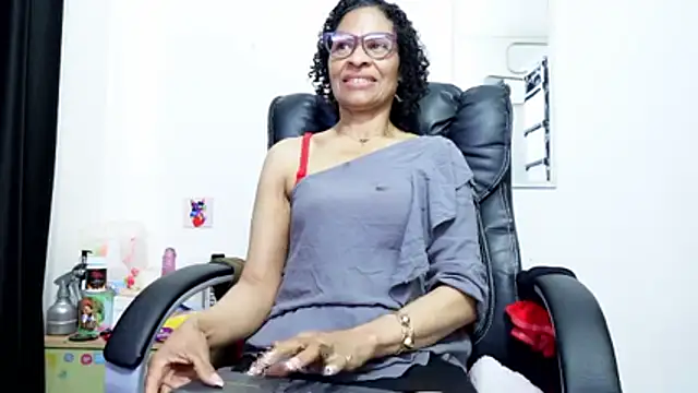 Aries_Mature webcam