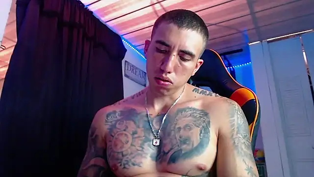 Adam_Hudsond webcam