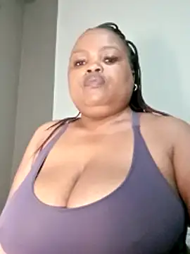 hugemelonsxxx live cam on StripChat