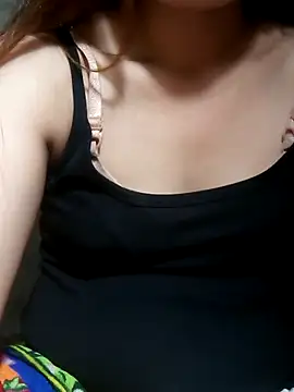 HoaHongXanh22 live cam on StripChat