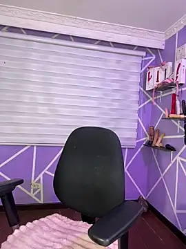 MiiaaJoness webcam