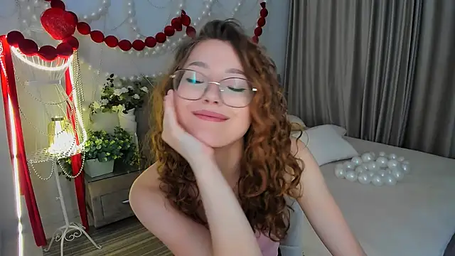 SereneFlame live cam on StripChat