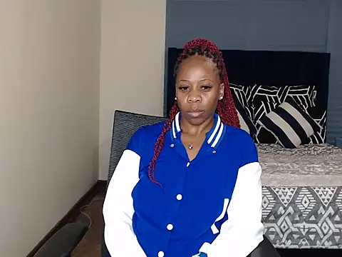QUEENMANDYY webcam