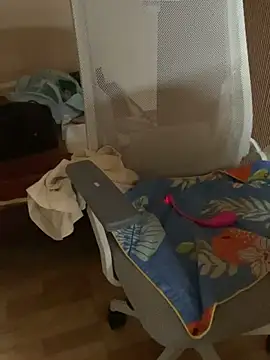 Mina048 webcam