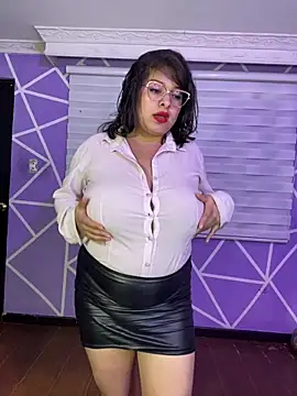 MiiaaJoness webcam