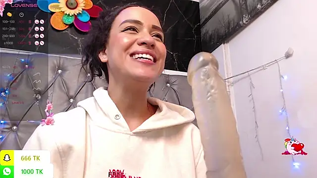 LAILAGUMMY live cam on StripChat