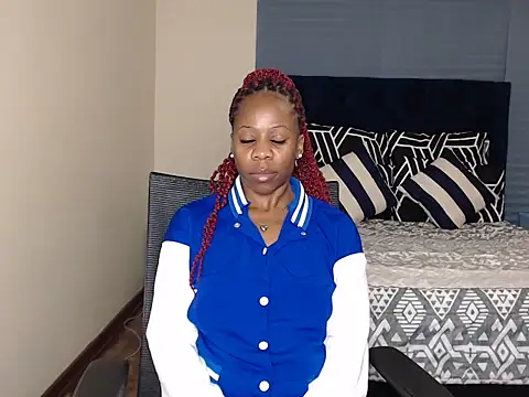 QUEENMANDYY webcam