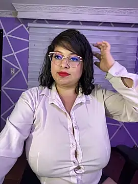 MiiaaJoness webcam