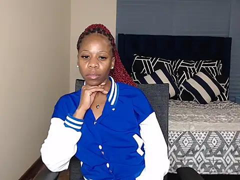 QUEENMANDYY webcam