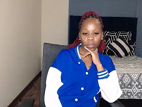 QUEENMANDYY webcam