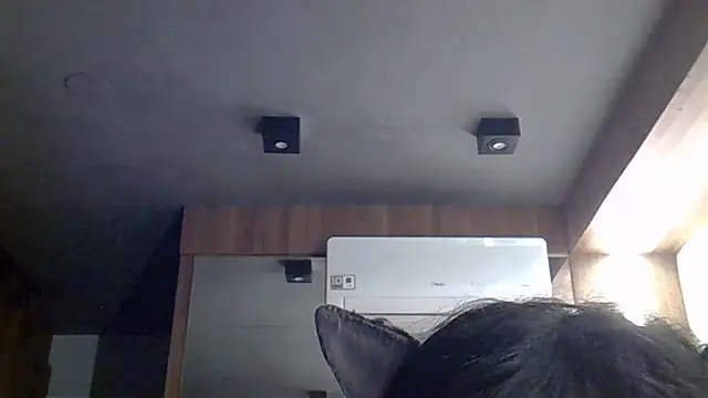 SkinnyKitten live sex cam