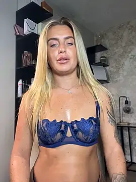 CharlottemilfUKx live sex cam