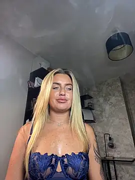 CharlottemilfUKx live sex cam
