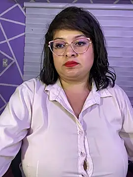 MiiaaJoness webcam