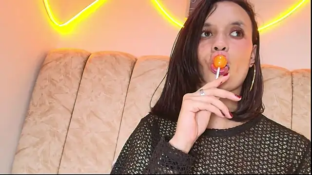 maraa_X live cam on StripChat
