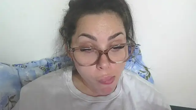 LovelyJulliette webcam