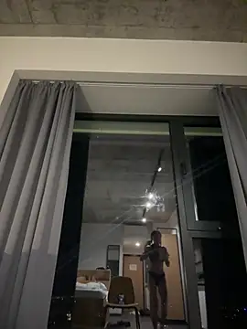 SkinnyLilly webcam