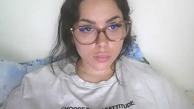 LovelyJulliette webcam