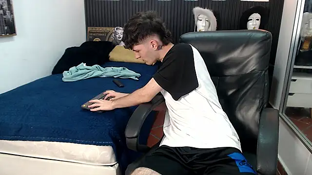trevor_mob live cam on StripChat