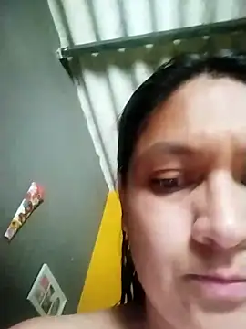 LatinSquirtBaby webcam