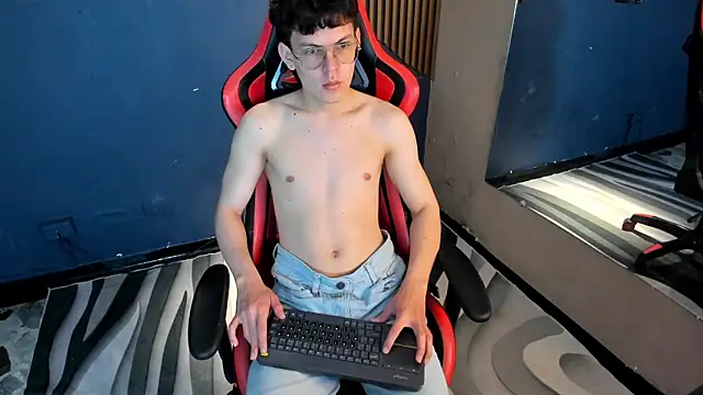 AngeloBocellii live sex cam