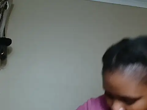 Blonde112 webcam