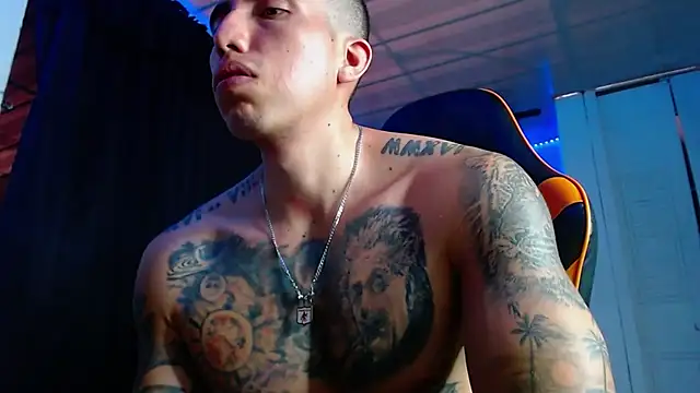 Adam_Hudsond webcam
