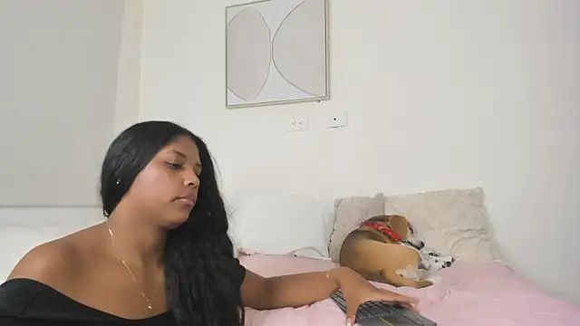 ZOEGARNER01 webcam