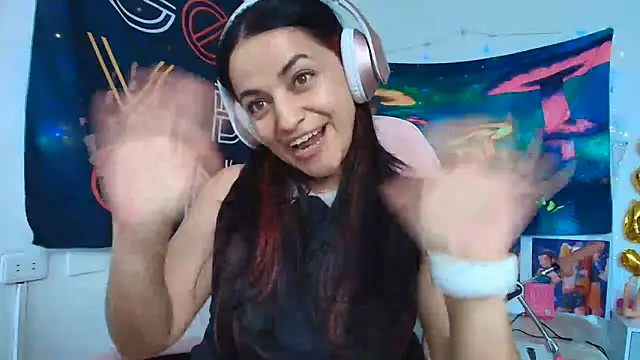 LovelyAzucena webcam