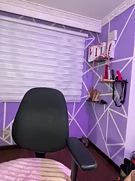 MiiaaJoness webcam