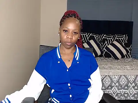 QUEENMANDYY webcam