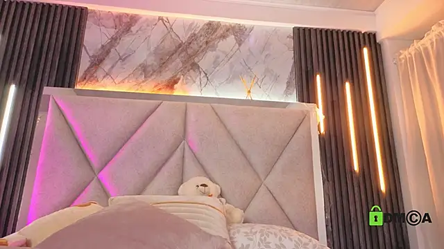 Happy_tits webcam