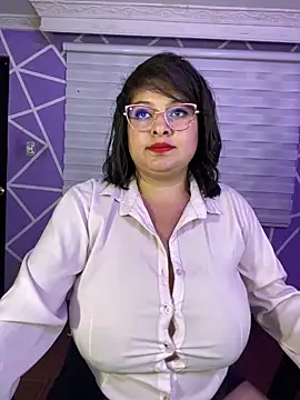 MiiaaJoness webcam