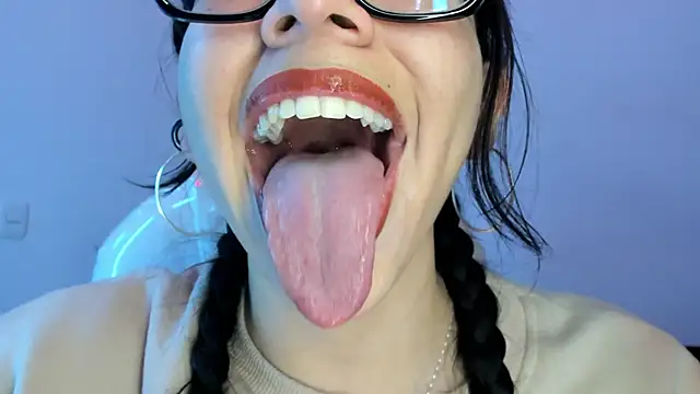 Katty_mouth live cam on StripChat