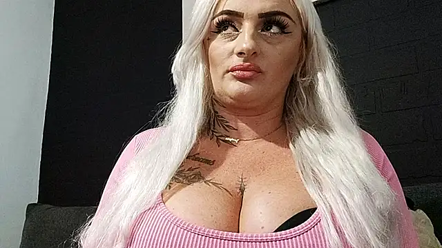 AnastasiaLips live cam on StripChat