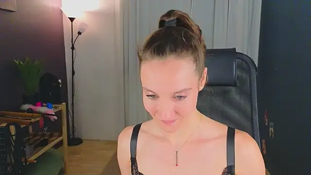 laracroftmansion live cam on StripChat