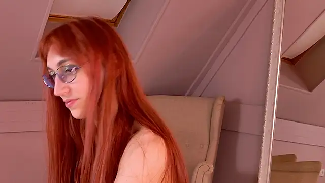 LeyaAtwood live cam on StripChat