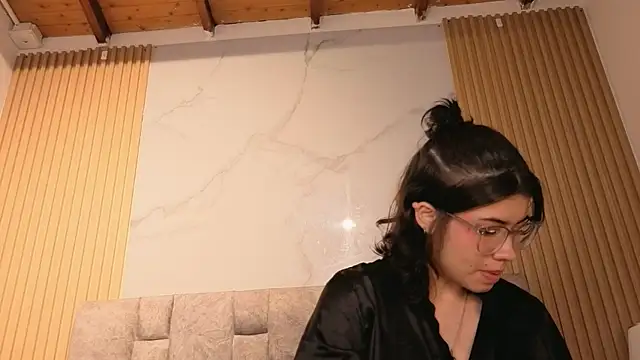 alkivamoon webcam