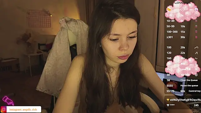 Idnkjustadeline webcam