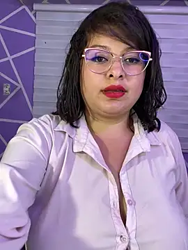 MiiaaJoness webcam