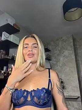 CharlottemilfUKx live sex cam