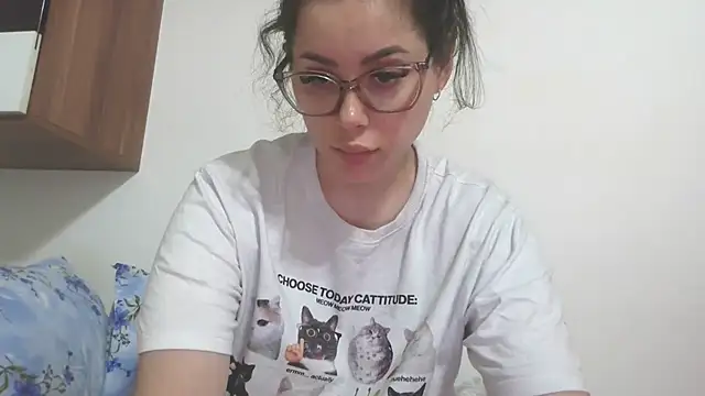 LovelyJulliette webcam