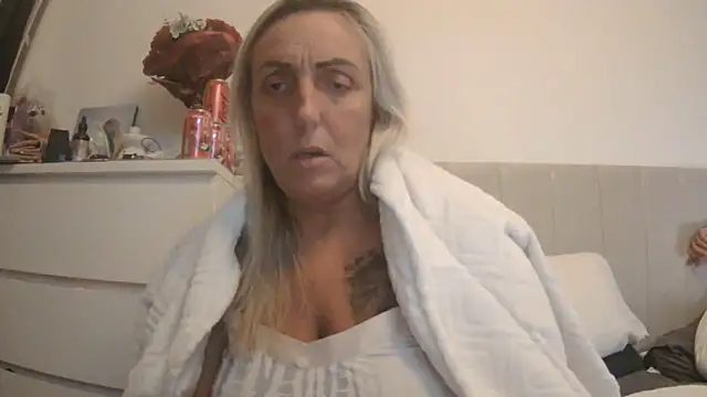 theblondecocklover webcam