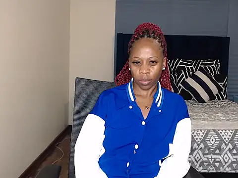 QUEENMANDYY webcam
