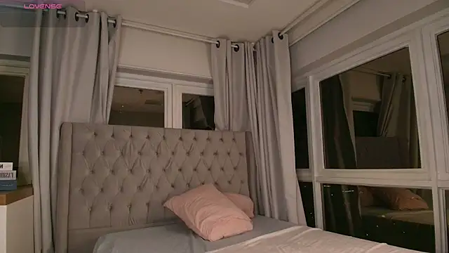 carol_daniel (F teen) - pillow walk