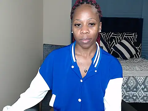 QUEENMANDYY webcam