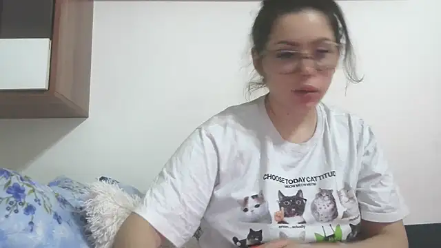 LovelyJulliette webcam