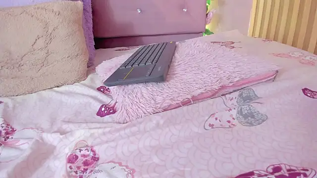 lovely__kiss__ webcam