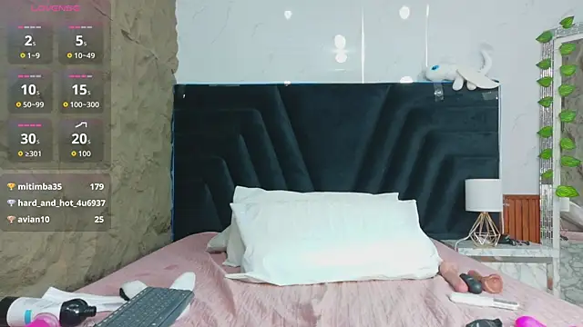 curvybuffgirllll webcam